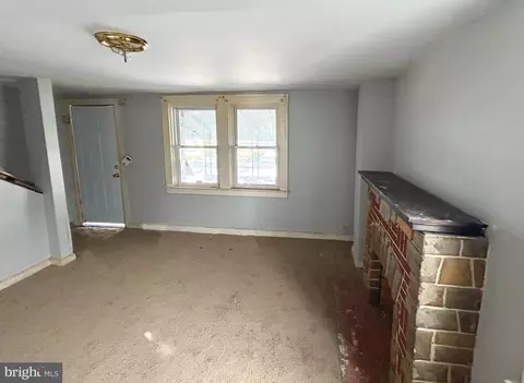 Entry Way - 5423 Jonquil Ave, Baltimore, MD 21215 photo 1 of 3