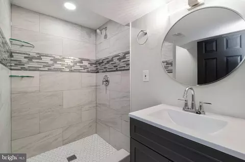 Bath - 1426 E Cold Spring Ln, Baltimore, MD 21239 photo 3 of 3