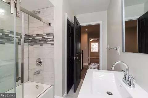 Bath - 1426 E Cold Spring Ln, Baltimore, MD 21239 photo 2 of 3