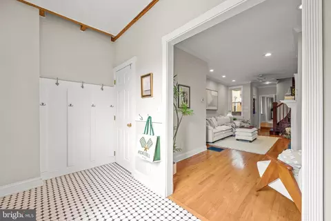 2122 Fleet St, Baltimore, MD 21231