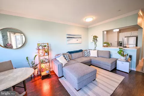 23 Pierside Dr #327, Baltimore, MD 21230