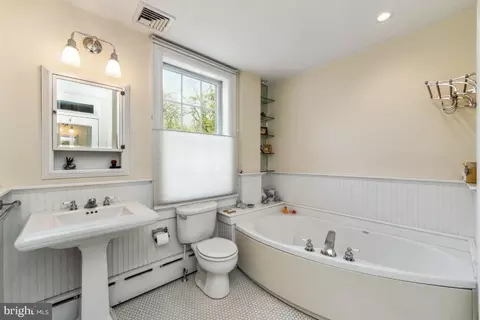 Bath - 1807 Kenway Rd, Baltimore, MD 21209 photo 1 of 2