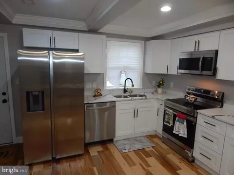 Entry Way - 3817 8th St, Baltimore, MD 21225 photo 3 of 7