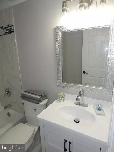 Bath - 3817 8th St, Baltimore, MD 21225 photo 4 of 9