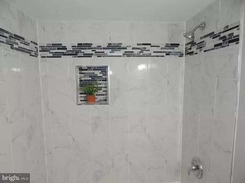 Bath - 3817 8th St, Baltimore, MD 21225 photo 5 of 9