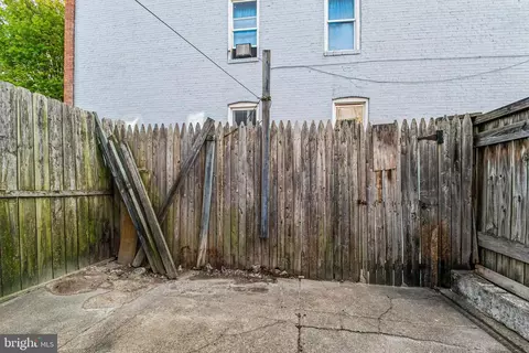 Exterior - 102 E Avenue Ave N, Baltimore, MD 21224 photo 3 of 4