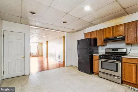 Entry Way - 102 E Avenue Ave N, Baltimore, MD 21224 photo 2 of 2