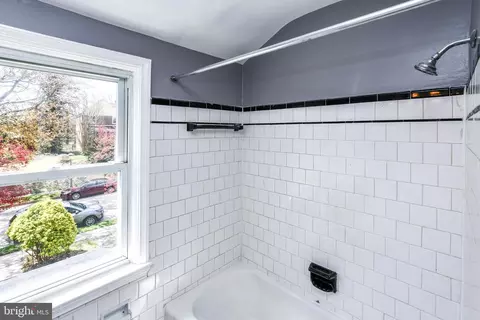 Bath - 1028 Evesham Ave, Baltimore, MD 21212 photo 2 of 6