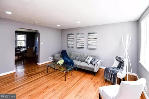 Living - 1028 Evesham Ave, Baltimore, MD 21212 photo 1 of 5