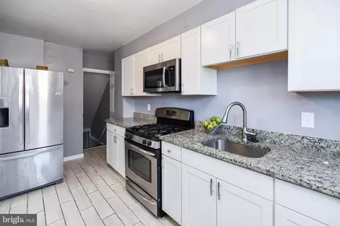 Entry Way - 1028 Evesham Ave, Baltimore, MD 21212 photo 4 of 11