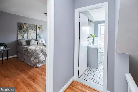 Entry Way - 1028 Evesham Ave, Baltimore, MD 21212 photo 9 of 11