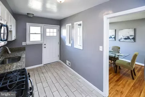Entry Way - 1028 Evesham Ave, Baltimore, MD 21212 photo 2 of 11