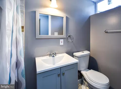 Bath - 1028 Evesham Ave, Baltimore, MD 21212 photo 4 of 6