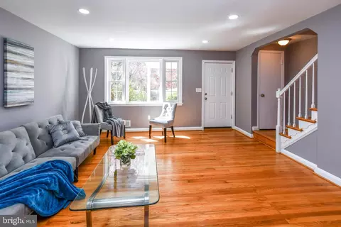 Living - 1028 Evesham Ave, Baltimore, MD 21212 photo 4 of 5