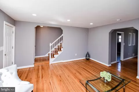 Living - 1028 Evesham Ave, Baltimore, MD 21212 photo 2 of 5