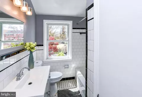Bath - 1028 Evesham Ave, Baltimore, MD 21212 photo 1 of 6