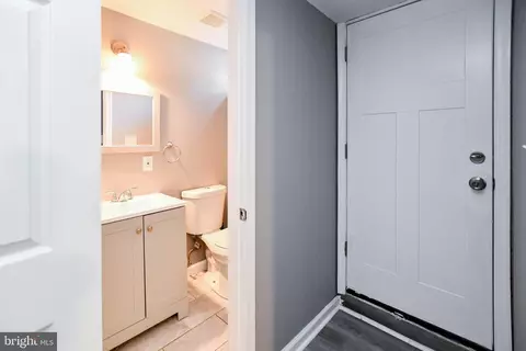 Entry Way - 1028 Evesham Ave, Baltimore, MD 21212 photo 11 of 11
