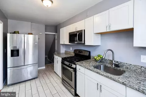 Entry Way - 1028 Evesham Ave, Baltimore, MD 21212 photo 3 of 11