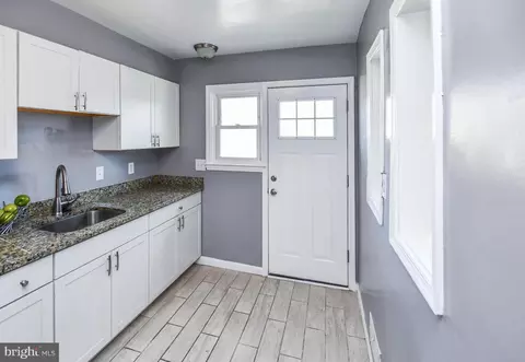 Entry Way - 1028 Evesham Ave, Baltimore, MD 21212 photo 1 of 11