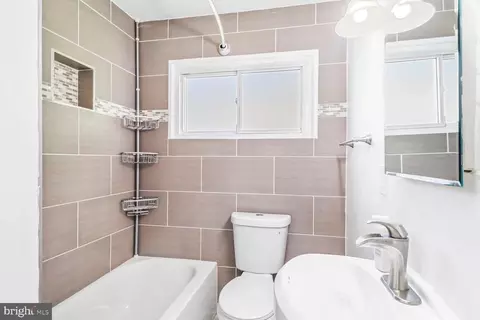 Bath - 5710 Adleigh Ave, Baltimore, MD 21206 photo 1 of 2
