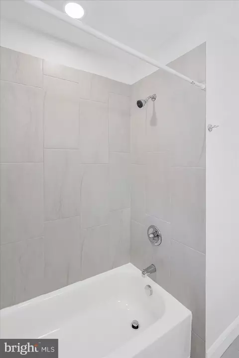 Bath - 5412 Clover Rd, Baltimore, MD 21215 photo 4 of 4