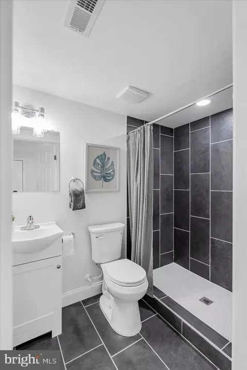 Bath - 5412 Clover Rd, Baltimore, MD 21215 photo 2 of 4