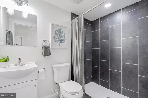 Bath - 5412 Clover Rd, Baltimore, MD 21215 photo 1 of 4
