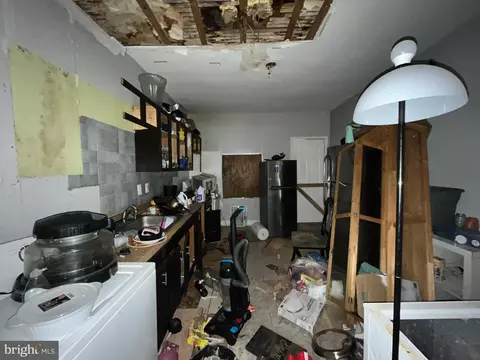 Entry Way - 2918 E Madison St, Baltimore, MD 21205 photo 3 of 5