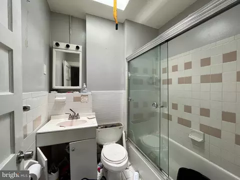 Bath - 2918 E Madison St, Baltimore, MD 21205 photo 2 of 2