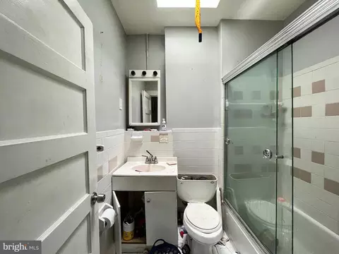 Bath - 2918 E Madison St, Baltimore, MD 21205 photo 1 of 2