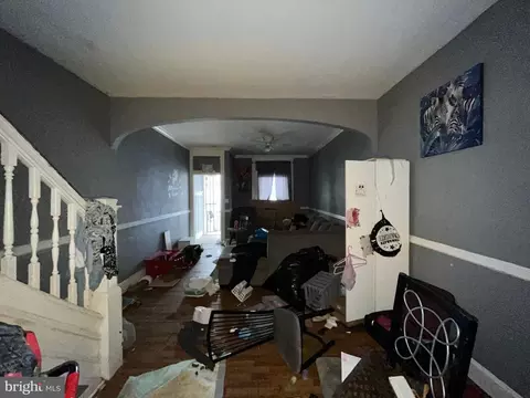 Entry Way - 2918 E Madison St, Baltimore, MD 21205 photo 4 of 5