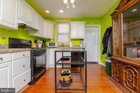 Kitchen - 611 S Robinson St, Baltimore, MD 21224 photo 2 of 2