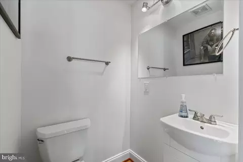 Bath - 435 Kenneth Sq, Baltimore, MD 21212 photo 1 of 4