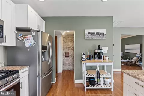 Entry Way - 435 Kenneth Sq, Baltimore, MD 21212 photo 1 of 3