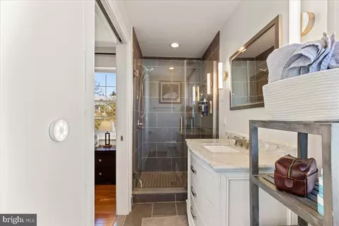 Bath - 435 Kenneth Sq, Baltimore, MD 21212 photo 3 of 4
