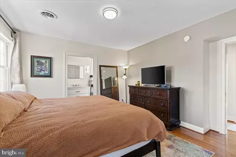 Bedroom - 435 Kenneth Sq, Baltimore, MD 21212 photo 2 of 7
