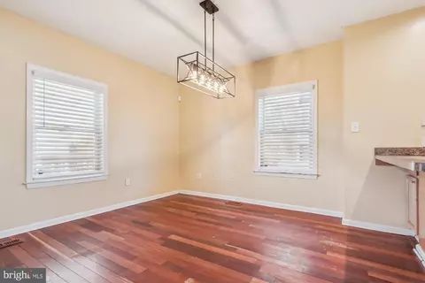 Entry Way - 3510 Hamilton Ave, Baltimore, MD 21214 photo 2 of 3