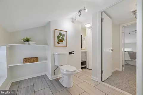 Bath - 862 Washington Blvd, Baltimore, MD 21230 photo 4 of 5