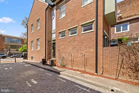 Exterior - 515 S Sharp St, Baltimore, MD 21201 photo 7 of 8