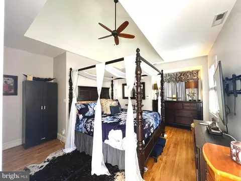 Bedroom - 515 S Sharp St, Baltimore, MD 21201 photo 1 of 7