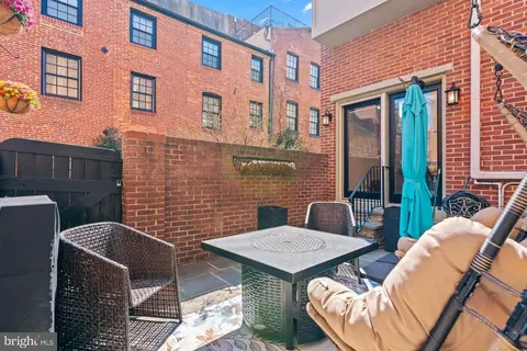 Exterior - 515 S Sharp St, Baltimore, MD 21201 photo 3 of 8