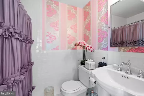 Bath - 515 S Sharp St, Baltimore, MD 21201 photo 4 of 5