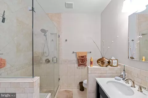 Bath - 515 S Sharp St, Baltimore, MD 21201 photo 1 of 5