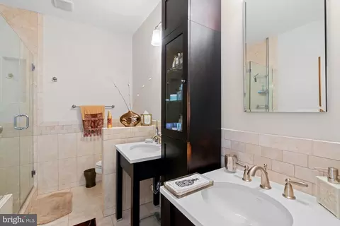 Bath - 515 S Sharp St, Baltimore, MD 21201 photo 3 of 5