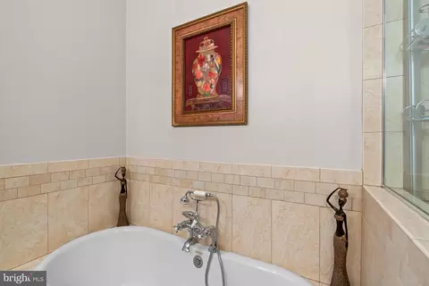 Bath - 515 S Sharp St, Baltimore, MD 21201 photo 2 of 5
