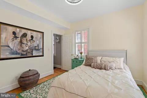 Bedroom - 515 S Sharp St, Baltimore, MD 21201 photo 7 of 7