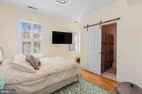 Bedroom - 515 S Sharp St, Baltimore, MD 21201 photo 5 of 7