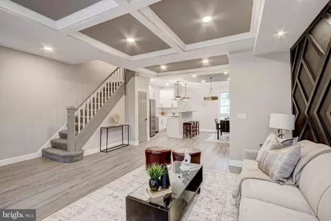 607 Linnard St, Baltimore, MD 21229 photo 2