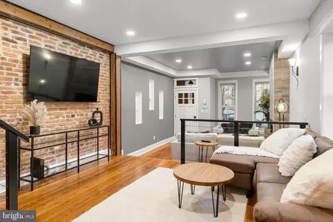 Entry Way - 18 S Wolfe St, Baltimore, MD 21231 photo 4 of 14