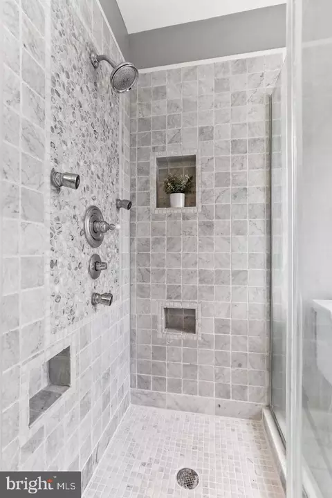 Bath - 18 S Wolfe St, Baltimore, MD 21231 photo 6 of 12